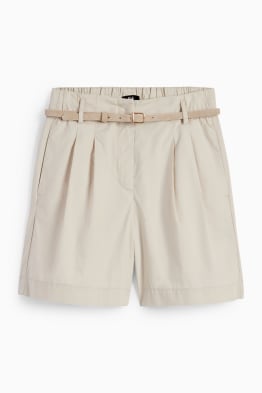 Shorts mit Gürtel - High Waist