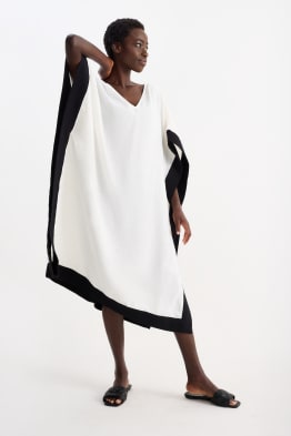 Robe blanche dans plusieurs couleurs et tailles E Shop C A