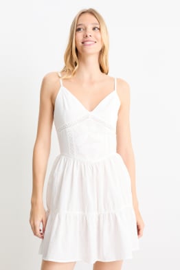 Robe blanche dans plusieurs couleurs et tailles E Shop C A