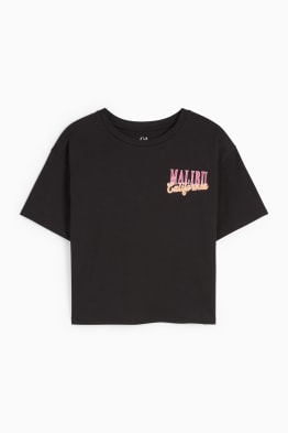 Disfruta del sol con las camisetas de nina de C A