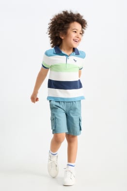 Faites le plein de couleurs avec un short pour garcon C A