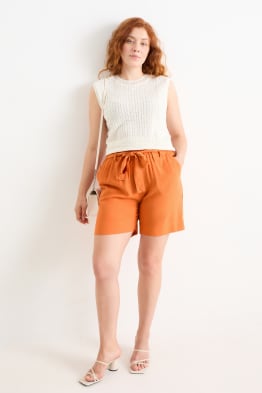 Short - mid waist