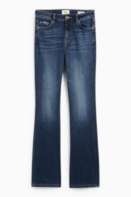 Bootcut jeans - średni stan
