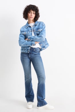 Bootcut jeans - średni stan