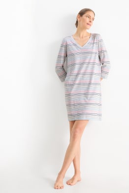Votre chemise de nuit pour femme au tombe parfait sur C A