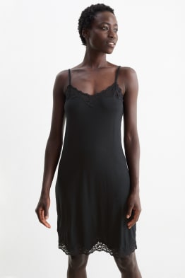 Votre chemise de nuit pour femme au tombe parfait sur C A
