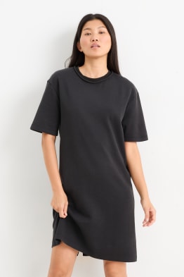 Robe noire c et a 2025