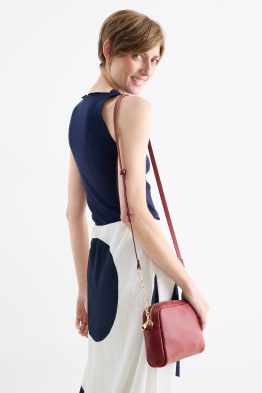 Bolsos de mujer en varios colores y disenos C A tienda online