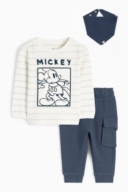 Moda para bebes en varios colores y disenos C A