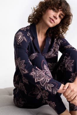 The lingerie boutique dans plusieurs couleurs et tailles C A