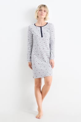 Votre chemise de nuit pour femme au tombe parfait sur C A