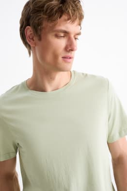 Camisetas basicas hombre c&a 2025