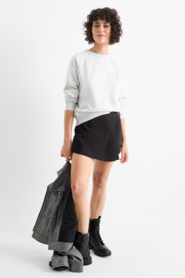 Jupe courte dans plusieurs couleurs et tailles E Shop C A