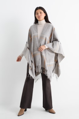 Ponchos en diferentes disenos y colores C A Online