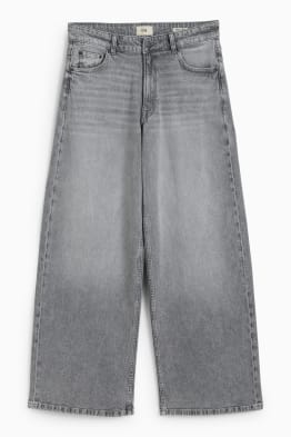 Wide Leg Jeans - Low Waist