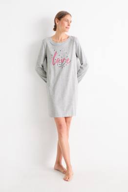 Votre chemise de nuit pour femme au tombe parfait sur C A