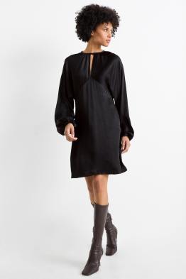 Robe empire en satin, à manches ballons et dotée d'une découpe