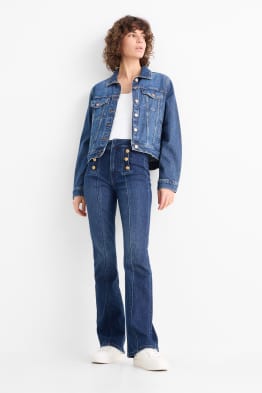 Bootcut jeans - średni stan