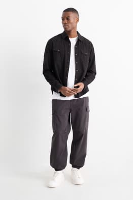 Pantaloni cargo
