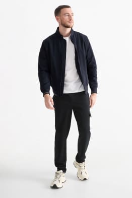 Pantaloni sportivi cargo