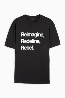 Tricou