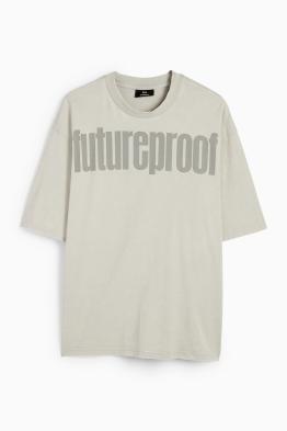 Tricou supradimensionat