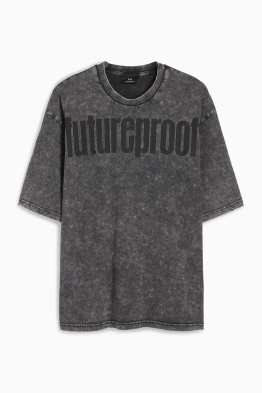 Tricou supradimensionat