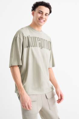 Tricou supradimensionat