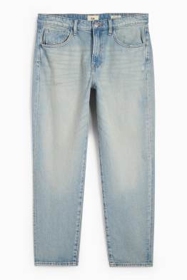 Relaxed Tapered Jeans