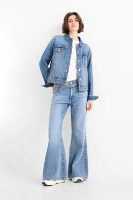 Loose flared jean - mid waist