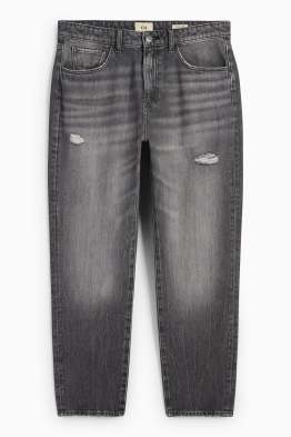 Relaxed Tapered Jeans