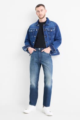 Relaxed Tapered Jeans