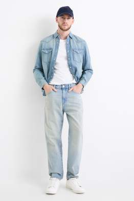 Relaxed Tapered Jeans