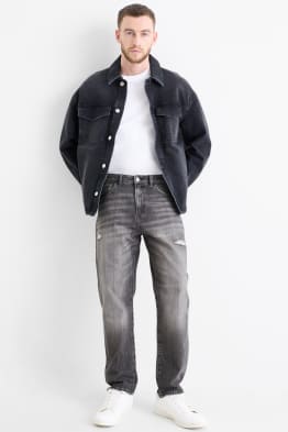 Relaxed Tapered Jeans
