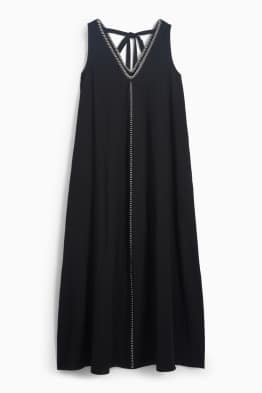 Vestit amb el coll en punta
