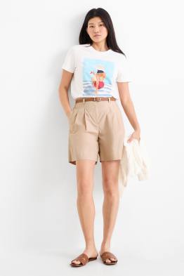 Shorts mit Gürtel - High Waist