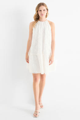 Rochie în A - broderie englezească