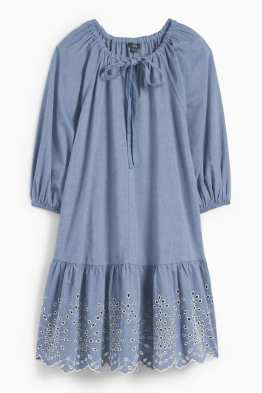Rochie în A - broderie englezească