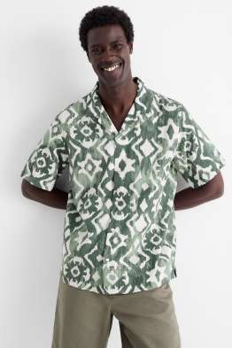 Camisa - regular fit - cuello solapa - estampada
