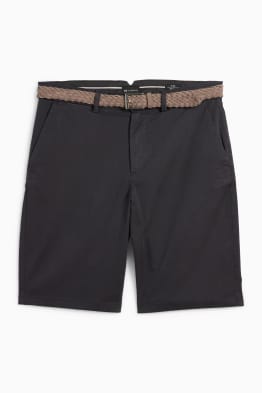 Shorts mit Gürtel