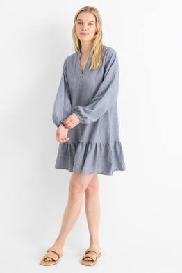 Robe évasée à col V
