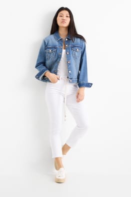 Slim Jeans mit Gürtel - Mid Waist
