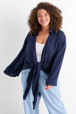 Strandbluse mit Knotendetail