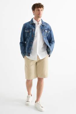 Shorts mit Gürtel