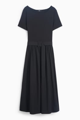 Vestido fit & flare con cinturón