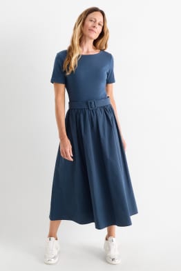 Fit & Flare Kleid mit Gürtel
