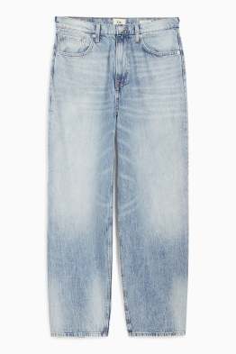 Baggy jeans