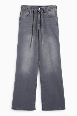 Wide Leg Jeans - Mid Waist