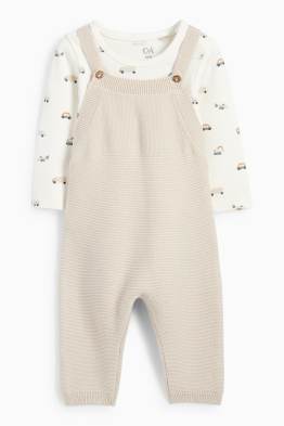 Newborn outfit