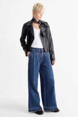 Wide leg jeans - mid-rise waist